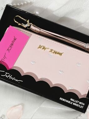 Betsey Johnson Zip Wallet Wristlet Hearts Preppy Pastel Summer Spring Minimalist